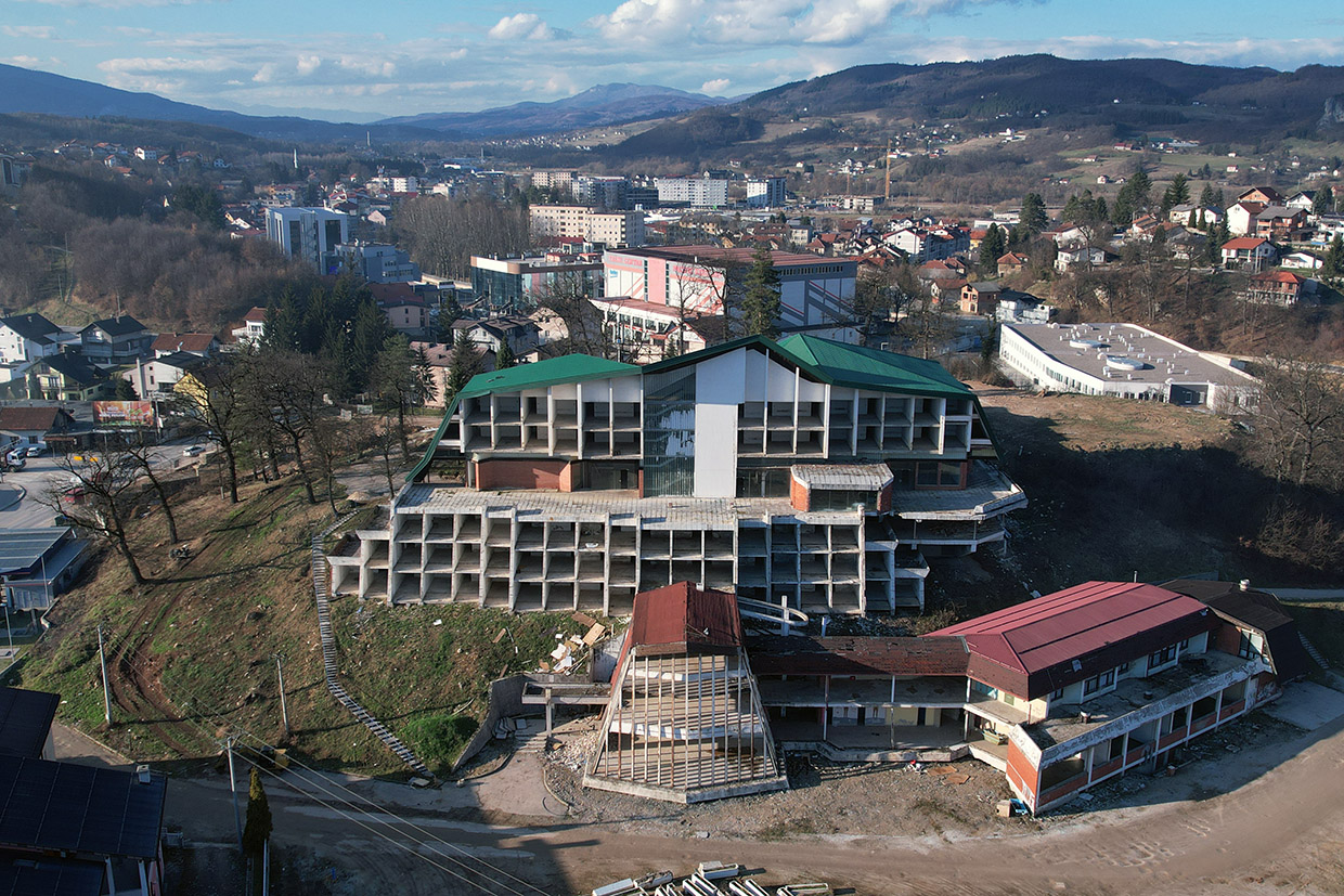 Radi se na čišćenju hotela „Dalmacija“ i okolnog zemljišta